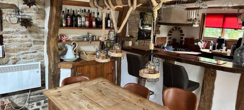 Family Holiday Home with Pool图片