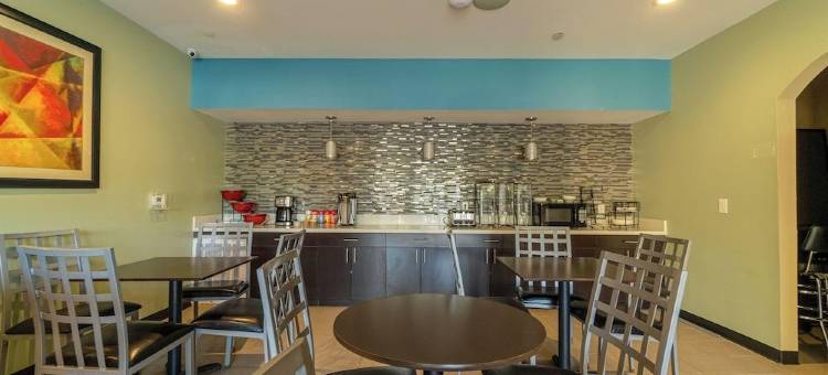 OYO 近沙纳 TX 的莫尔顿旅馆及套房(Moulton Inn &  Suites by OYO Near Shiner TX)图片