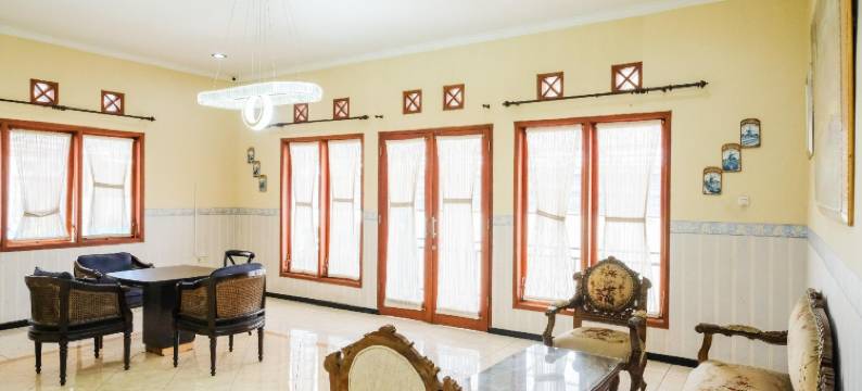 玛琅格利亚苏里亚城市景观酒店(Urbanview Hotel Griya Surya Malang by RedDoorz)图片