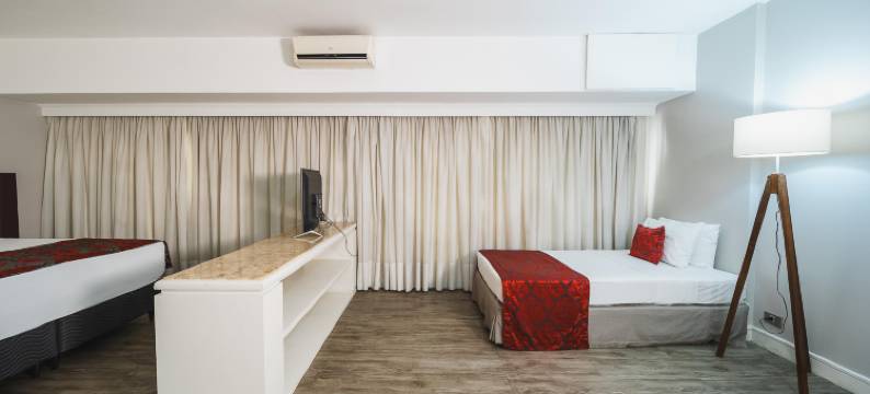 由纳赛母公司经营的维多利亚别墅库里提巴酒店(Hotel Victoria Villa Curitiba by Nacional Inn)图片