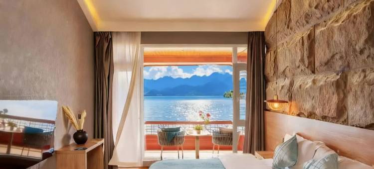 泸沽湖泊居客栈图片