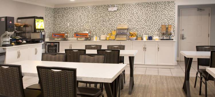 基洛纳戴斯酒店(Days Inn by Wyndham Kelowna)图片