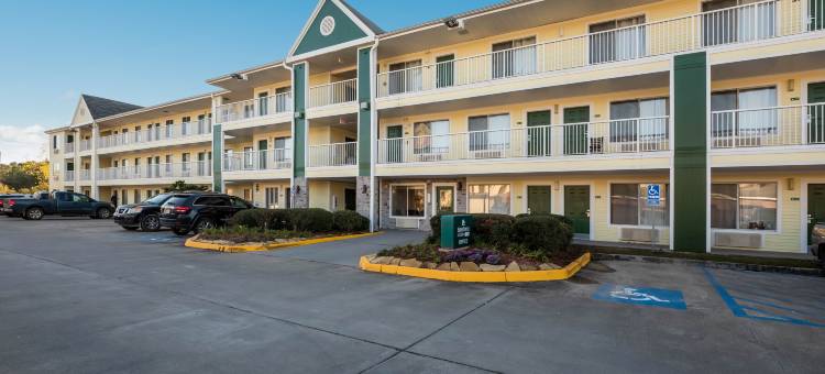 查尔斯湖-萨尔法霍姆汤开放式公寓酒店(HomeTowne Studios Lake Charles - Sulphur)图片