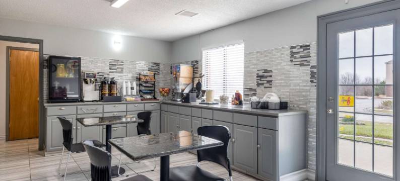 温德姆速8堪萨斯城机场北(Super 8 by Wyndham Kansas City Airport North)图片