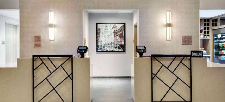芝加哥中途机场希尔顿逸林酒店(Doubletree by Hilton Chicago Midway Airport)图片