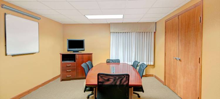 堪萨斯城南温德姆戴斯套房酒店(Days Inn & Suites by Wyndham Kansas City South)图片