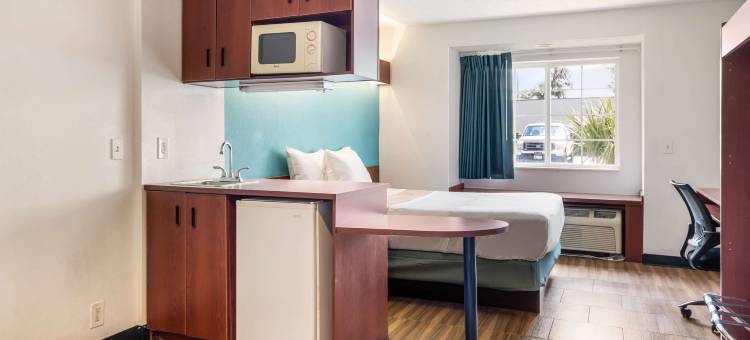 不伦瑞克美洲贝斯特维佑套房酒店(Americas Best Value Inn & Suites Brunswick)图片