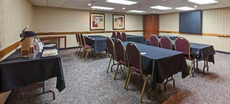 凯隆波因特酒店(Clarion Pointe OKC Airport)图片