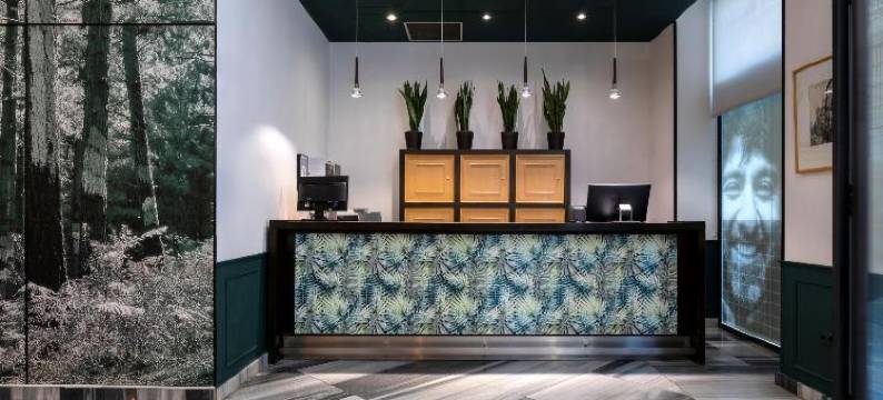 佩蒂特宫雷纳广场酒店(Petit Palace Plaza de la Reina)图片