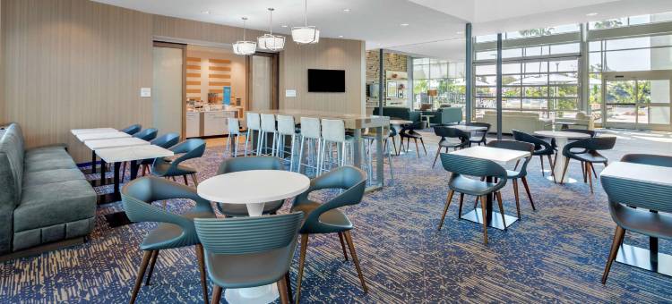 圣迭戈机场自由站欢朋套房酒店(Hampton Inn & Suites San Diego Liberty Station)图片