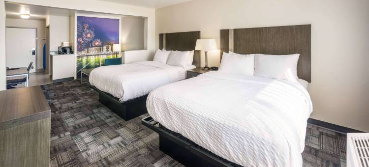 绿湾体育场附近美吟温德姆酒店(AmericInn by Wyndham Green Bay Near Stadium)图片