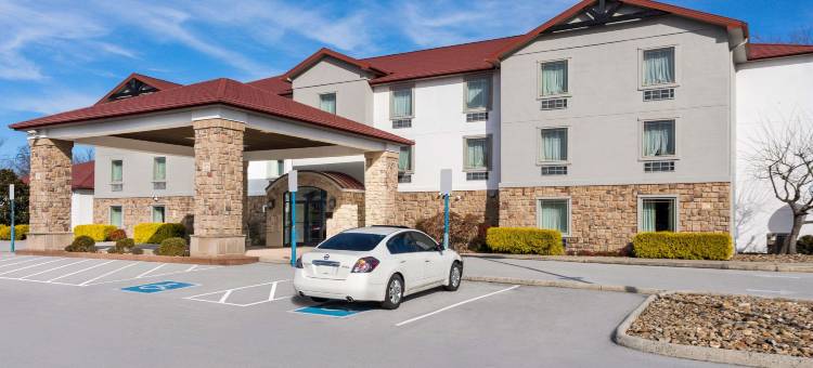 蒙特雷I-40品质套房酒店(Quality Inn & Suites Monterey I-40)图片