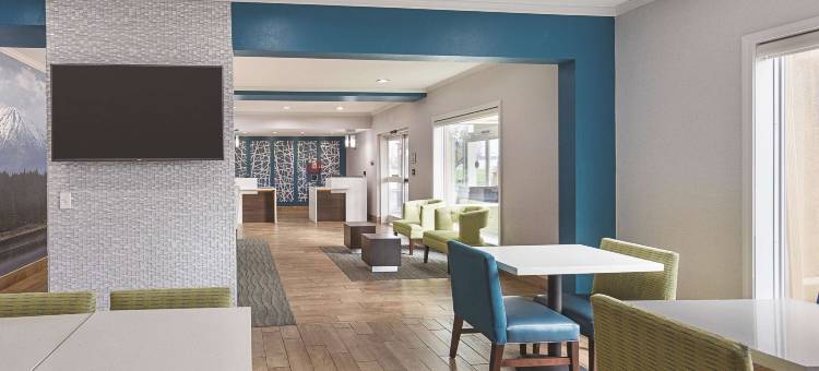 梅德福森特勒尔波因特拉昆塔温德姆套房酒店(La Quinta Inn & Suites by Wyndham Central Point - Medford)图片