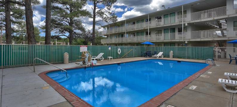 费拉格尔斯塔夫西6号汽车旅馆- 林场村店(Motel 6 Flagstaff, AZ - West - Woodland Village)图片