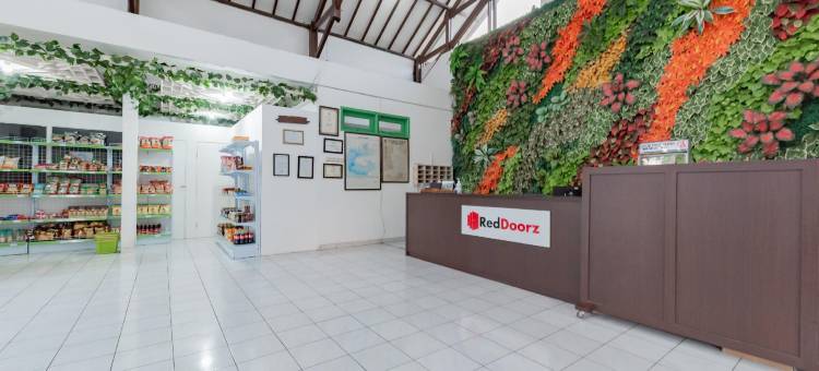 红多兹苏卡布米惹兰街玛塔迪娜塔酒店(RedDoorz @ Jalan R.E. Martadinata Sukabumi)图片