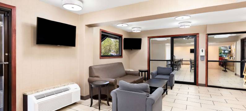 克利夫兰机场品质酒店(Quality Inn Cleveland Airport)图片