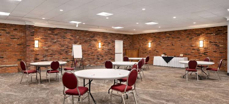 康沃尔华美达酒店(Ramada by Wyndham Cornwall)图片