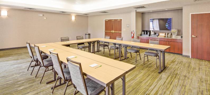 布赖恩克利奇站万怡酒店(Courtyard Bryan College Station)图片