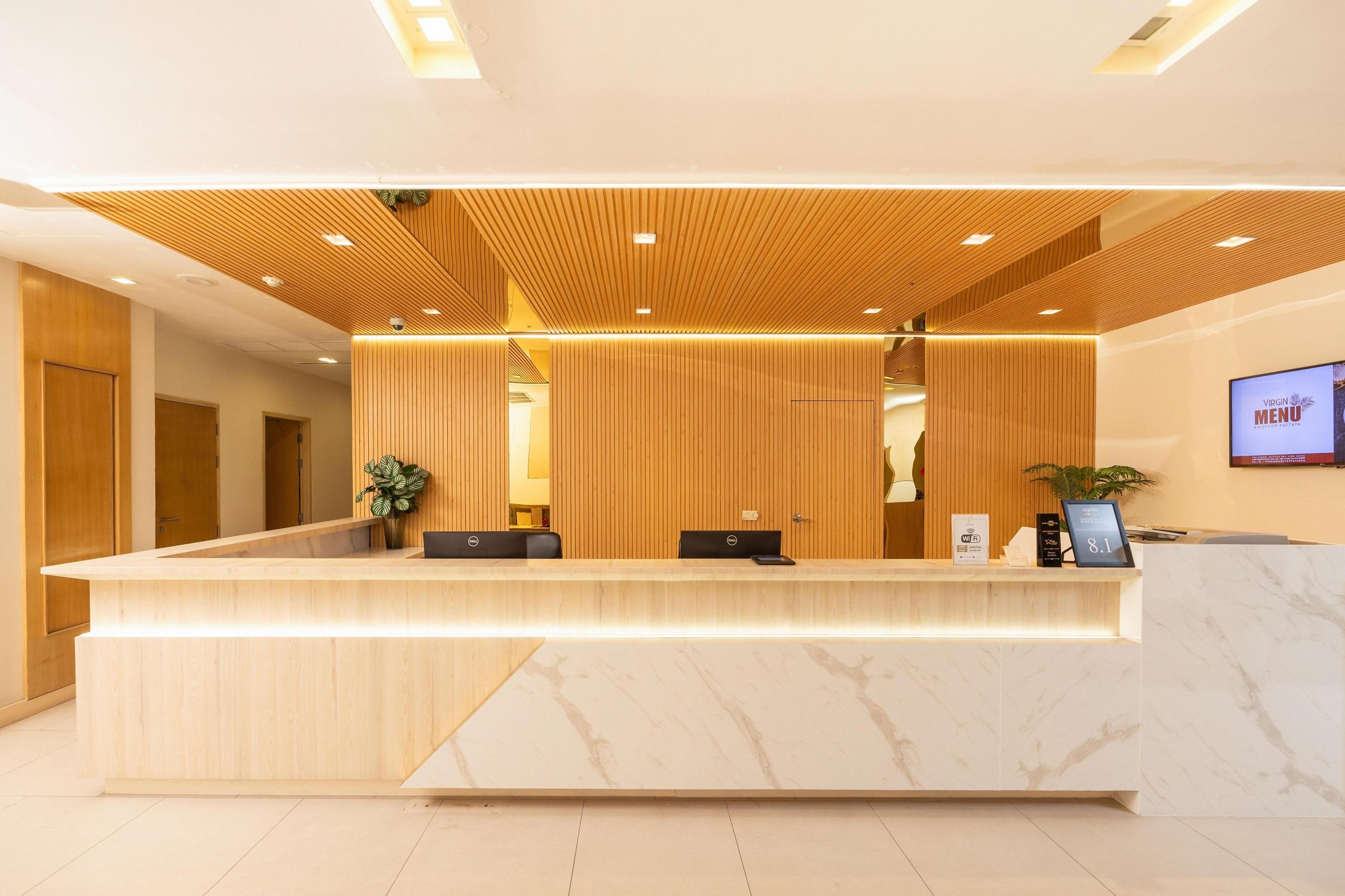 Pattaya Sea View Hotel Over view