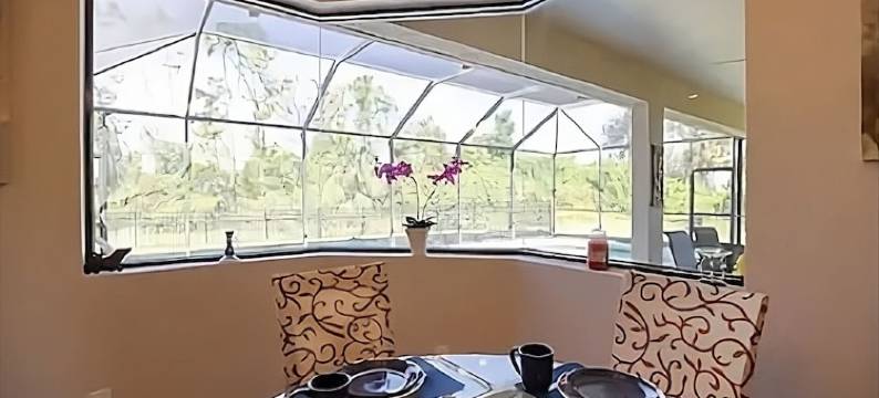 10 miles from 2 beaches in the lovely Rotonda West Florida community.图片