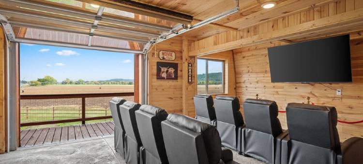 Barnhouse! 2 Pools, 9 Hole Mini-Golf Course, Indoor Park, Movie Theater, Arcade图片