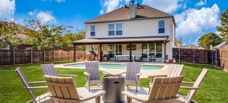 Relax Near Little Elm & Lake Lewisville – Pool, Spa, Game Room & 2 King Beds!图片