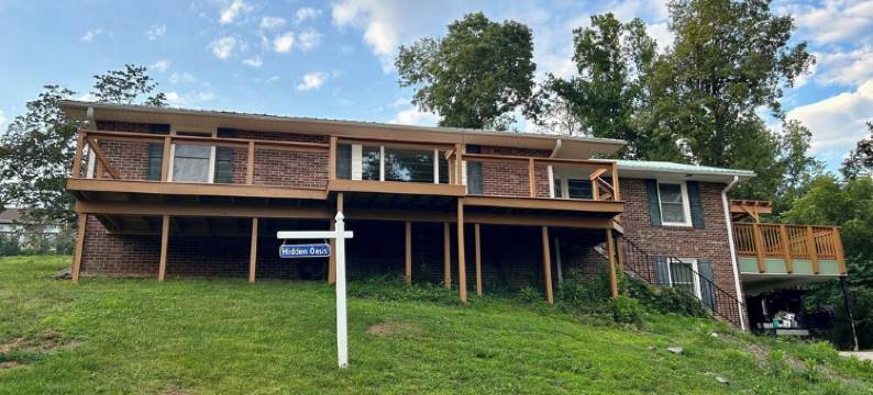 Hidden Oasis Lake House Hickory图片