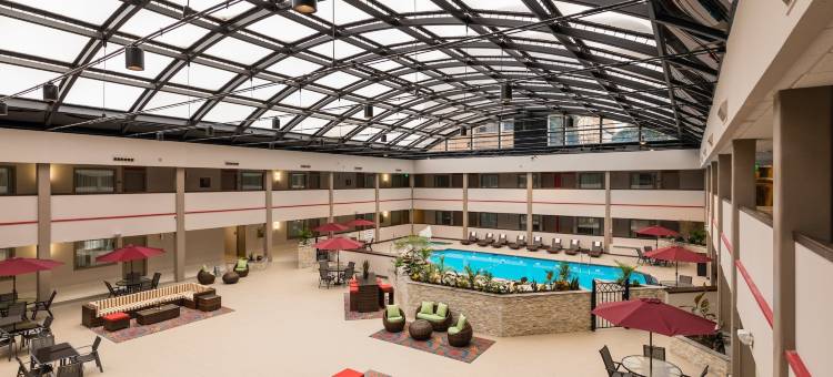 IHG假日酒店密尔沃基布鲁克菲尔德(Holiday Inn Brookfield - ​​MILWAUKEE)图片