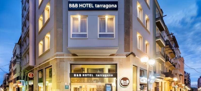 塔拉戈纳中心乌比斯住宿加早餐旅馆(B&B Hotel Tarragona Centro Urbis)图片