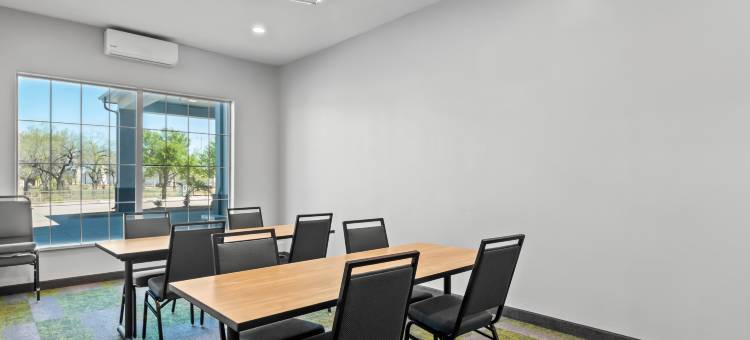 凯富旅馆及套房酒店(Spark by Hilton Selma)图片