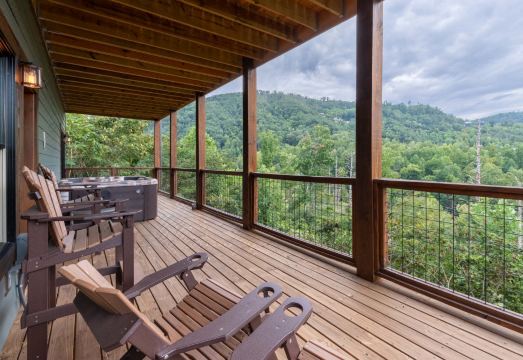Spacious Cabin with Game Room and Scenic Views - Stunning Mountain Retreat Hotel Overview