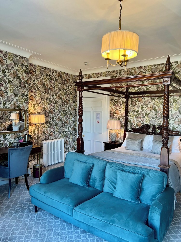 Glenesk Hotel Over view