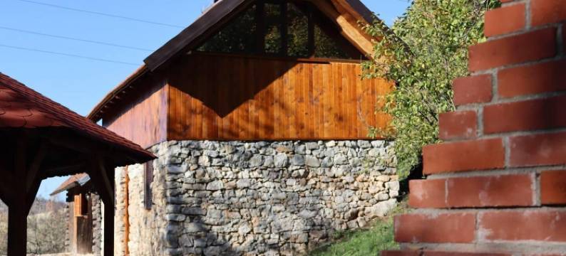 Carasova, Banat Mountains 的迷人2卧室小屋(Charming 2Bed Cottage in Carasova, Banat Mountains)图片