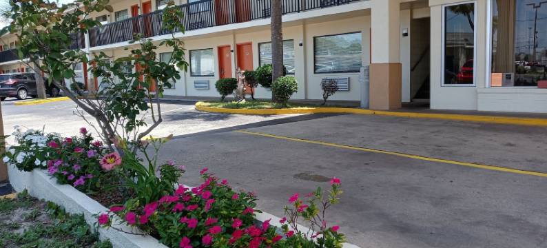 洞穴旅馆 - 福特沃尔顿海滩 - 日落广场 - 附近的海滩和赫尔伯特(Hole Inn the Wall Hotel - Fort Walton Beach - Sunset Plaza - Nearby Beaches & Hurlburt)图片