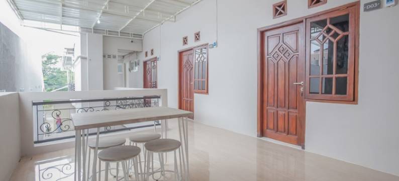 红多兹酒店-近泗水西普拉高尔夫球场(RedDoorz Near Ciputra Golf Surabaya)图片