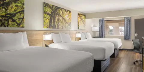 Days Inn & Suites by Wyndham Byram