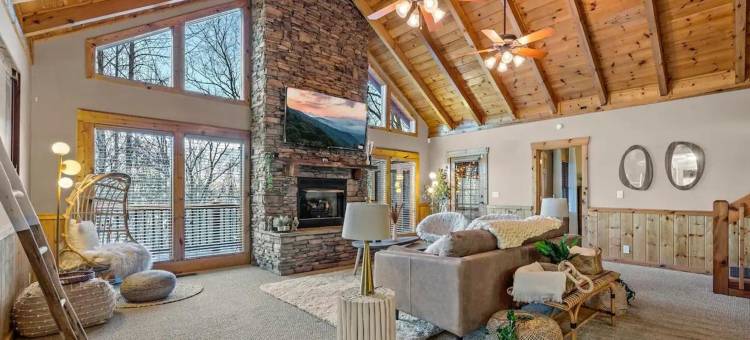 高端豪华小屋 桑拿 热水浴缸 游戏室(Round Top Way Cabin by Beyond Expectations)图片