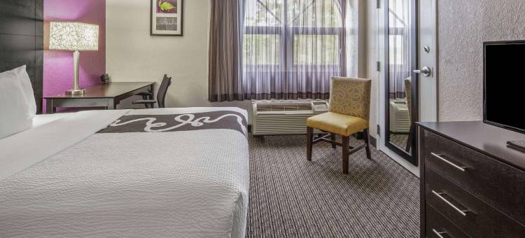 迈阿密湖拉昆塔温德姆套房酒店(La Quinta Inn & Suites by Wyndham Miami Lakes)图片