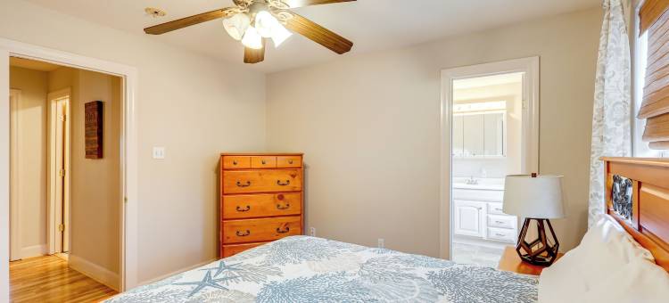 码头，甲板和景观：朱厄特湖畔小屋！(Dock, Decks & Views: Lakefront Cottage)图片