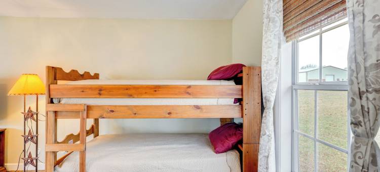 码头，甲板和景观：朱厄特湖畔小屋！(Dock, Decks & Views: Lakefront Cottage)图片