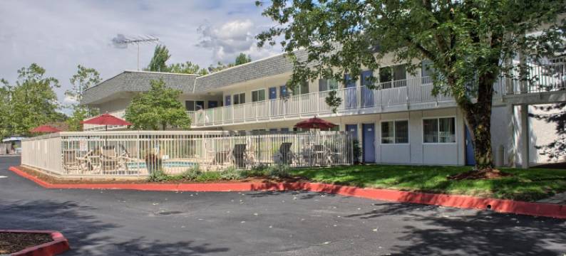 西雅图东6号汽车旅馆 - 伊萨夸市(Motel 6 Issaquah, WA - Seattle - East)图片