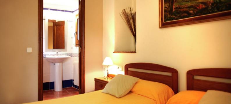 Mansion in La Llacuna with Pool & Mountain Views图片