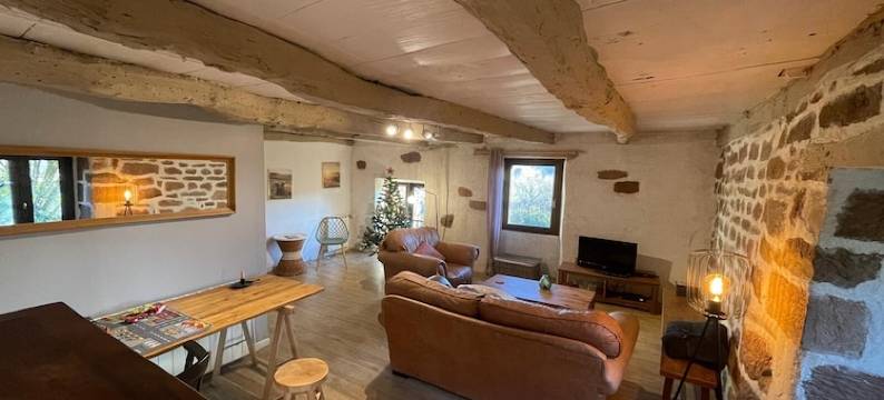 Cottage in Corrèze with Garden Views图片