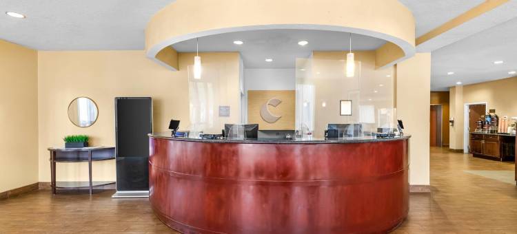 奥兰多机场舒适套房酒店(Comfort Suites Orlando Airport)图片