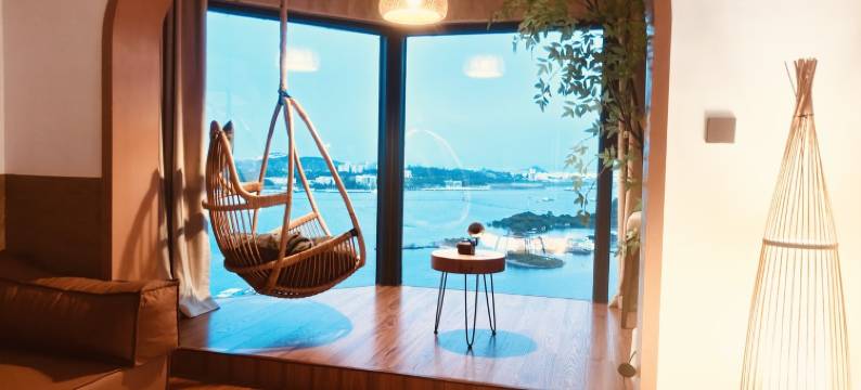 流浪家小桂落地窗海景影院民宿(衙前路分店)图片