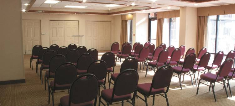 千橡市纽伯里公园拉昆塔温德姆套房酒店(La Quinta Inn & Suites by Wyndham Thousand Oaks-Newbury Park)图片