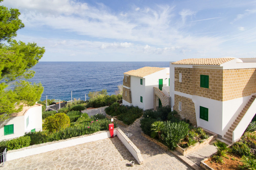 Resort Calampiso Over view