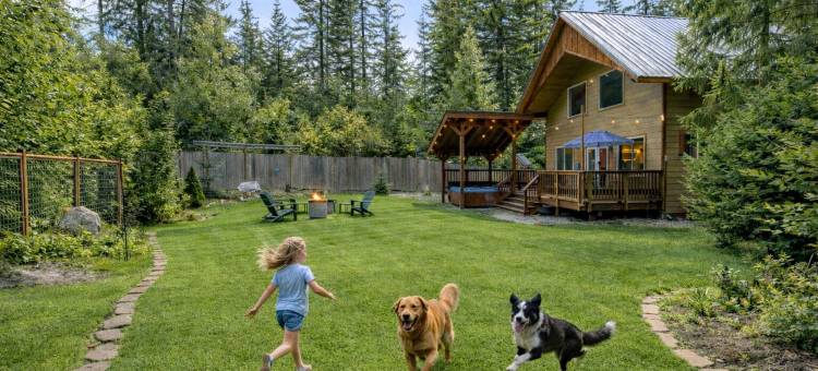 山中的爪子2卧室的家由NW舒适小屋由RedAwning(Paws in the Mountains 2 Bedroom Home by NW Comfy Cabins by RedAwning)图片