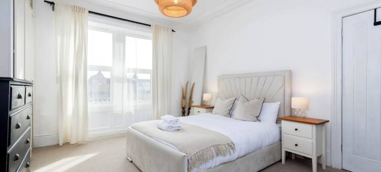 盖茨黑德明亮的四卧室复式公寓(Bright 4-bedroom Maisonette in Gateshead)图片
