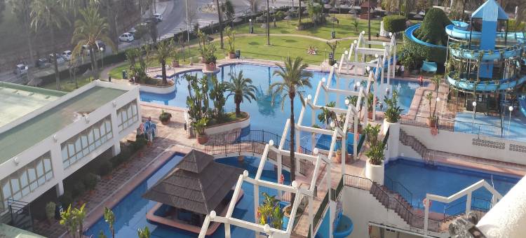 Apartment with sea views in Benalbeach图片